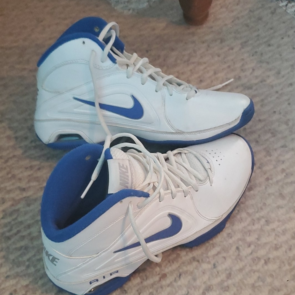 Nike Air women's basketball shoes